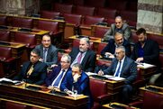 Βουλή… πλην Λακεδαιμονίων; – Οι ισορροπίες τρόμου και τα 3+1 σενάρια αν κηρυχτούν έκπτωτοι οι «Σπαρτιάτες»