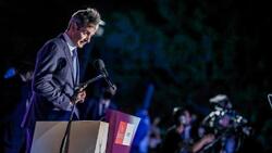 Ένας δοσατζής περιφερόμενος πρωθυπουργός...