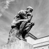 Πνευματικοί άνθρωποι: Εξορία ή στράτευση