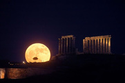 Η πανσέληνος επιδρά στην υγεία μας; Μύθοι και αλήθειες για την επίδραση της σελήνης