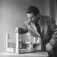 Γκέριτ Τόμας Ρίτβελντ: ήταν Ολλανδός σχεδιαστής, αρχιτέκτονας και κατασκευαστής επίπλων