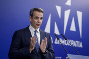 Ποια εξωθεσμικά κέντρα «χτυπούν» τον Μητσοτάκη;