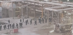 Βίντεο με τους εργάτες της Καβάλα Oil αντιμέτωπους με τα ΜΑΤ στο εργοστάσιο