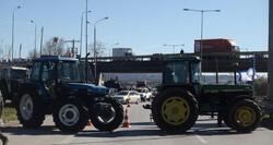 Κρατάνε τα μπλόκα των αγροτών, αποφασισμένοι να μην υποχωρήσουν