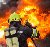Πυρκαγιά σε Μεταξουργείο και Ν. Ερυθραία με έναν νεκρό