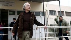 Βίαιη μεταγωγή του απεργού πείνας Δημήτρη Κουφοντίνα στο νοσοκομείο Λαμίας