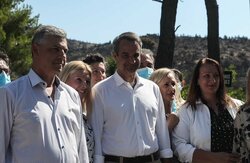Κάηκε η περιουσία σου; Δες τη ζωή ολιστικά και με χαμόγελο όπως ο Μητσοτάκης (Photos)