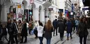 Ακρίβεια / Πάνω από 8 στους 10 Έλληνες ανησυχούν για τα οικονομικά τους - «Μαχαίρι» στις δαπάνες