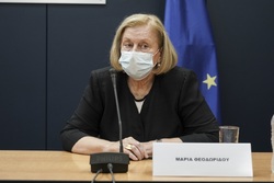 Δικαιολογίες για υγειονομικούς και μαγική εικόνα για το εμβολιαστικό πρόγραμμα