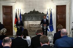 Άτυπη αποστρατικοποίηση; Σφοδρή επίθεση Κοτζιά μετά την παραδοχή Μητσοτάκη ότι τα γερμανικά άρματα δεν θα αντικαταστήσουν στα νησιά αυτά που δωρίσαμε στους Ουκρανούς: “Έγινε εκ του πονηρού…”