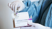 Βρετανία: Επτά θάνατοι από θρομβώσεις ανθρώπων που είχαν κάνει το εμβόλιο της AstraZeneca