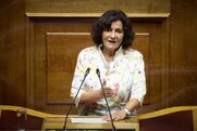 Εκτός τόπου και χρόνου η Φωτίου: Εμπλέκει τις υποκλοπές με το Ταμείο Ανάκαμψης