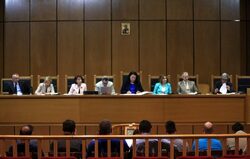 Ο Θανάσης Καμπαγιάννης γράφει για τη “Νύχτα πριν την απόφαση”