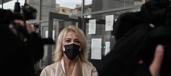 «Με το ζόρι» θέλουν η Ρένα Δούρου να δικαστεί ξανά για τη Μάνδρα! Κατάπτυστη εκπρόθεσμη έφεση κατά της αθώωσής της