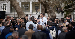 Οι δήθεν «Μένουμε Ευρώπη»