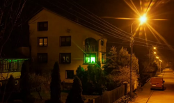 Πολωνικές οικογένειες προσφέρουν άσυλο σε μετανάστες ανάβοντας πράσινο φως στα παράθυρα