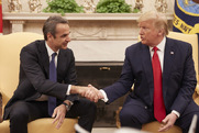 Η χώρα απειλείται από τους τυχοδιωκτισμούς της κυβέρνησης...