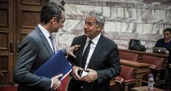 Ο Κυρ. Μητσοτάκης «ξεπλένει» τους χουντικούς