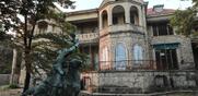Μητσοτάκης – Γλίξμπουργκ / Κρατάει δεκαετίες αυτή η προνομιακή σχέση