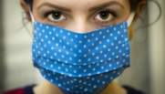 Οδηγία CDC: Μάσκα και οι εμβολιασμένοι στους εσωτερικούς χώρους