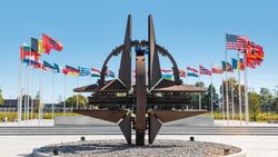 Η Σουηδία προσχωρεί επίσημα στο ΝΑΤΟ, τερματίζοντας 200 χρόνια ουδετερότητας