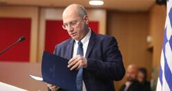 Καλύπτει Θεοδωρικάκο, αφήνει αιχμές… κατά της ΕΛ.ΑΣ.