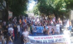 «Θερμή» υποδοχή Μητσοτάκη από ξενοδοχοϋπαλλήλους στην Κέρκυρα: «Δε ζούμε με 400 ευρώ!» (Photos)