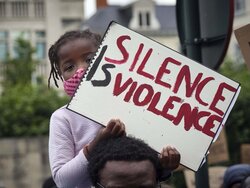 Η σιωπή είναι βία
