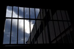 Φυλακές Κέρκυρας: Συγκλονίζει το γράμμα κρατούμενου για τις «αποθήκες της ντροπής της κοινωνίας»