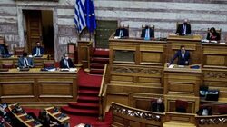 «Σύγκρουση δύο κόσμων»: Ο Μητσοτάκης που δεν μπορεί να πάρει αποφάσεις και ο Τσίπρας που διορθώνει τα λάθη του – Από πού έρχονται, τι εκπροσωπούν και πού θέλουν να πάνε τη χώρα