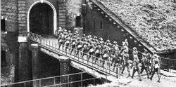 Μια τρύπα στο νερό. Γραμμή Μαζινό-ligne Maginot: To συνώνυμο της πανωλεθρίας λόγω της τυφλής εμπιστοσύνης σε ένα μέσο άμυνας που στην πραγματικότητα είναι άχρηστο.