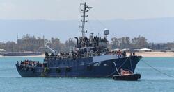 Θρίλερ με «χαμένο» σκάφος με 500 μετανάστες στη Μεσόγειο