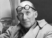 Λε Κορμπιζιέ (1887 – 1965),  Ελβετός αρχιτέκτονας, διάσημος για τη συνεισφορά του σε αυτό που καλείται σήμερα μοντερνισμός