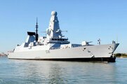 Το Λονδίνο αρνείται τη ρίψη ρωσικών πυρών κοντά στο “HMS Defender”