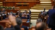 Οι Ρουμάνοι βουλευτές καταργούν τις προνομιακές τους συντάξεις