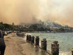 Στάχτη και πίκρα στα αποκαΐδια σε Ζήρια και Λαμπίρι, συνεχίζεται η μάχη