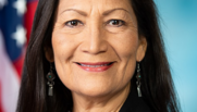 Ντέμπ Χάαλαντ: H πρώτη γυναίκα αυτόχθονας σε αμερικανική κυβέρνηση