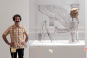 Michael Rakowitz: Κάθε φορά που φεύγω από την Αθήνα, κλαίω, όταν έρχομαι, νιώθω ότι επιστρέφω σπίτι