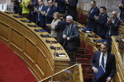Προσκύνησαν τον ωτακουστή τους