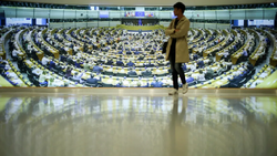 Ευρωκοινοβούλιο: Πέρασε η οδηγία κατά SLAPPs σε βάρος δημοσιογράφων
