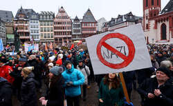 Εκατοντάδες χιλιάδες Γερμανοί διαδήλωσαν κατά της ακροδεξιάς