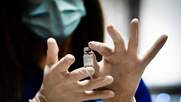 Το παιχνίδι με τα εμβόλια και τα κρίσιμα ερωτήματα για την ελληνική κυβέρνηση