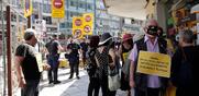 Θεσσαλονίκη / Αποδοκίμασαν Μενδώνη και Καραμανλή για το «έγκλημα» στο μετρό