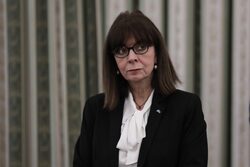 «Στοχευμένη επιλογή ξεπλύματος» για τους φοιτητές Νομικής του ΑΠΘ η αναγόρευση Σακελλαροπούλου σε επίτιμη διδάκτορα