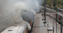 Πολύνεκρη τραγωδία στην Ινδία από σύγκρουση τρένων