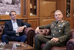 Ύποπτος για προδότης, ή ύποπτος για μιζάκιας, ή αλλιώς, τι άλλο;