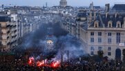 Χιλιάδες διαδηλωτές στους δρόμους στη Γαλλία για το συνταξιοδοτικό!