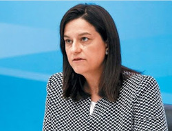 “Εκ βάθρων” αλλάζει τα … φώτα της γλώσσας και της δημόσιας εκπαίδευσης η Ν. Κεραμέως!