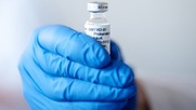 Αποζημιώσεις ύψους έως και 120.000 λιρών θα δίνει η κυβέρνηση Τζόνσον στη Βρετανία σε όσους εμφανίσουν ακραίες παρενέργειες από το εμβόλιο για τον κορωνοϊό.