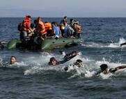 «Κτηνωδία κατά της ανθρωπότητας»: Το ελληνικό λιμενικό πετάει ανθρώπους στη θάλασσα